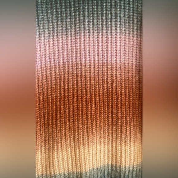 Multi-colored gradient sweater - Picture 3 of 4